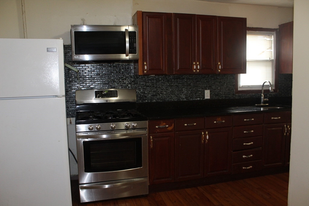 38 Fisk Avenue Somerville, MA 02145 - Photo 4 of 13