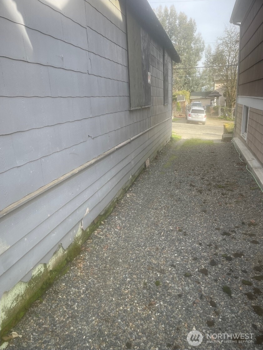 4557 33rd Avenue South Seattle, WA 98108 - Photo 3 of 13