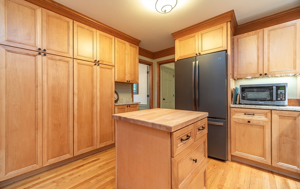 84 Greenwich Road East Longmeadow, MA 01028 - Photo 9 of 37
