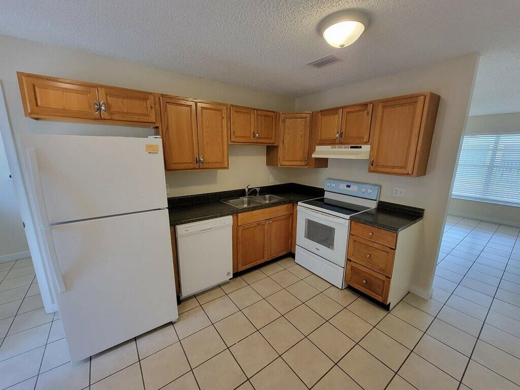 8753 Southeast Hobe Ridge Avenue, Unit 8755 Hobe Sound, FL 33455 - Photo 4 of 10 imagejpeg_1-1