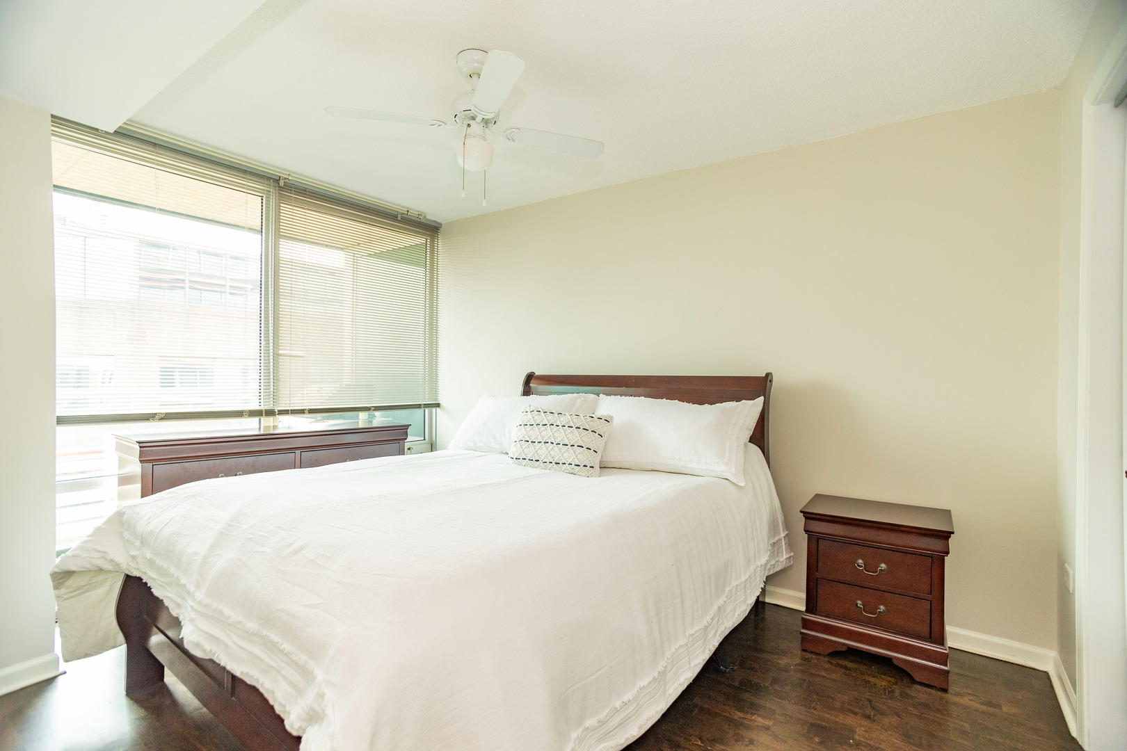 800 Elgin Road, Unit 1115 Evanston, IL 60201 - Photo 12 of 17 a large bed sitting in a bedroom next to a window