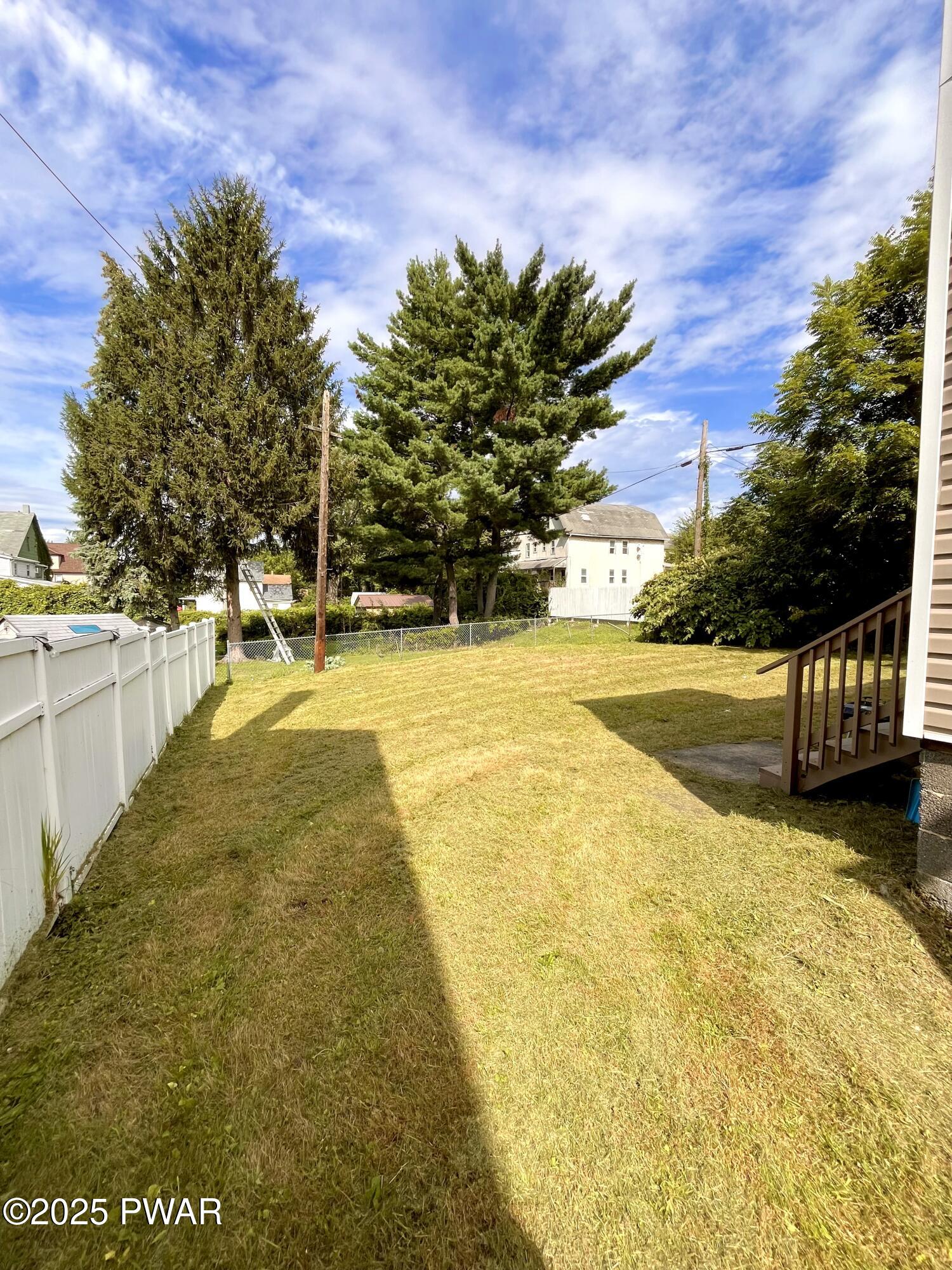 317 Larch Street Scranton, PA 18509 - Photo 4 of 29