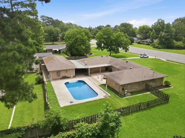 $349,999 | 1302 West Sabine Street, Carthage, TX 75633