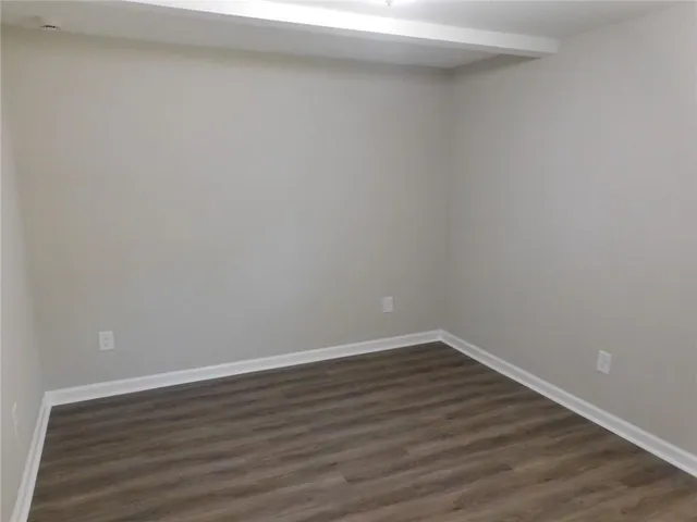 a view of a house with backyard and a tree