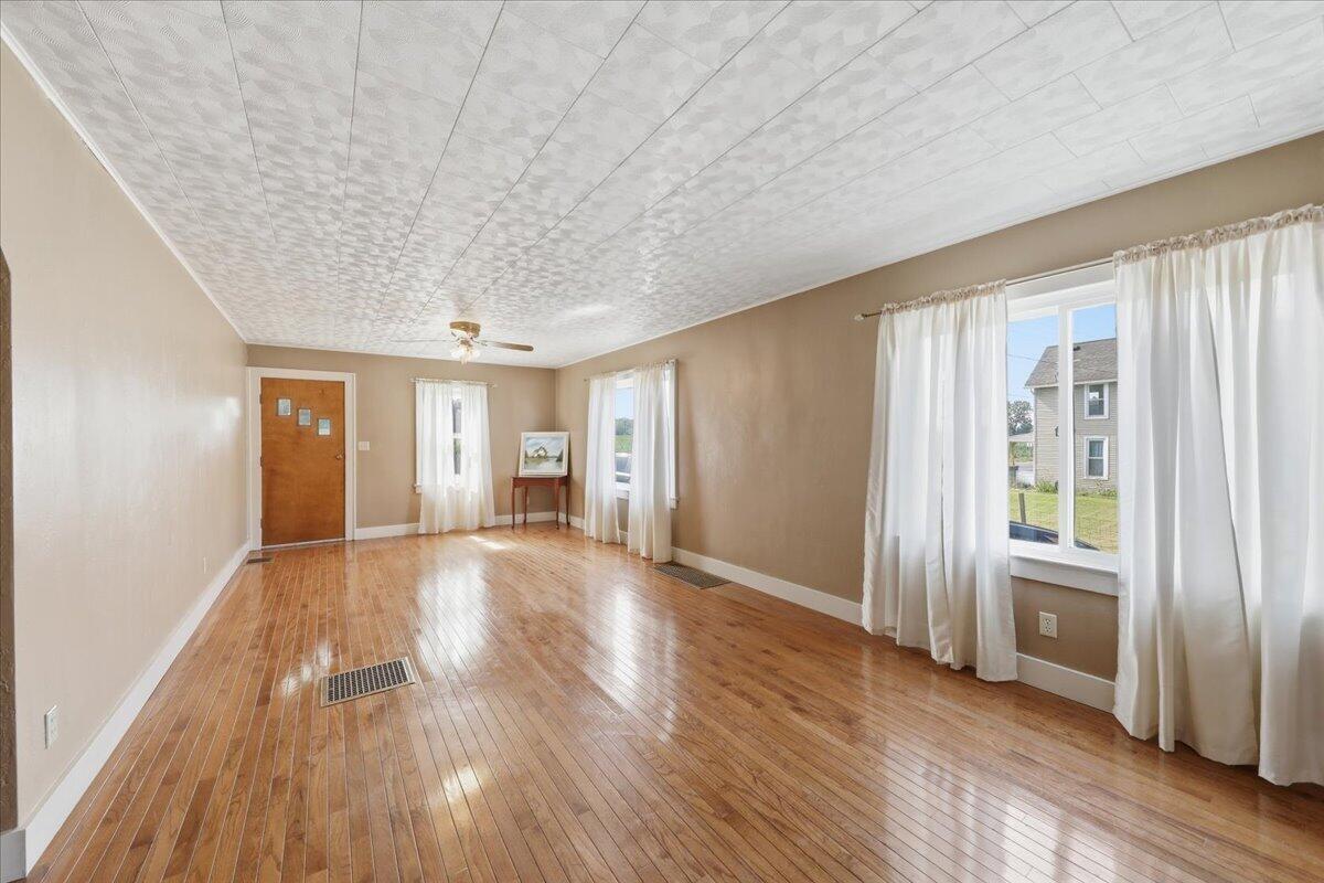 2955 Mechanicsburg Road Springfield, OH 45503 - Photo 4 of 55 23-1N1A0194