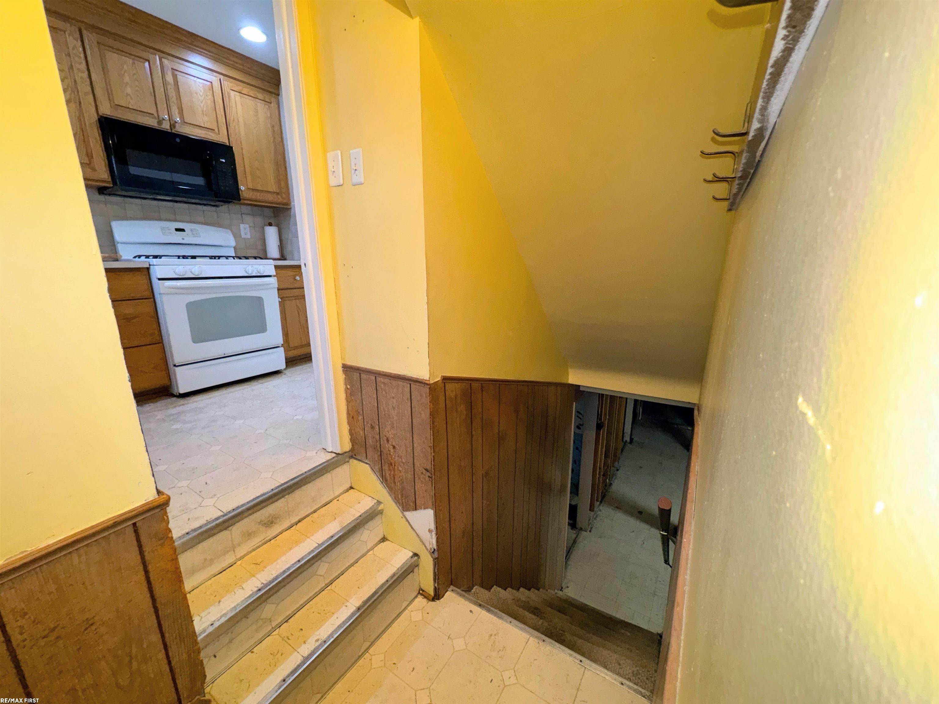 15296 Frazho Road Roseville, MI 48066 - Photo 15 of 52 50130285-24f0a44d-7da3-428f-a420-e5b004a819c1.JPG