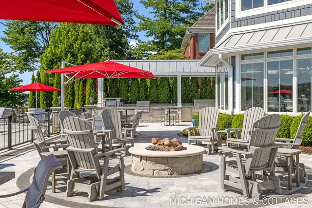 $9,999,900 | 229 Norwood Avenue, Holland, MI 49424