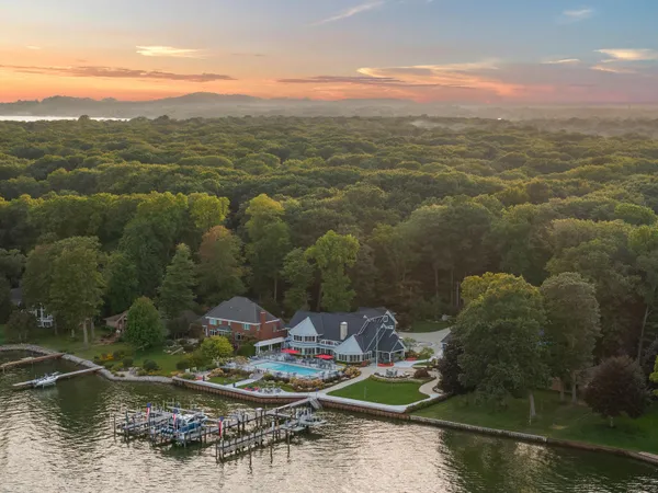 $9,999,900 | 229 Norwood Avenue, Holland, MI 49424