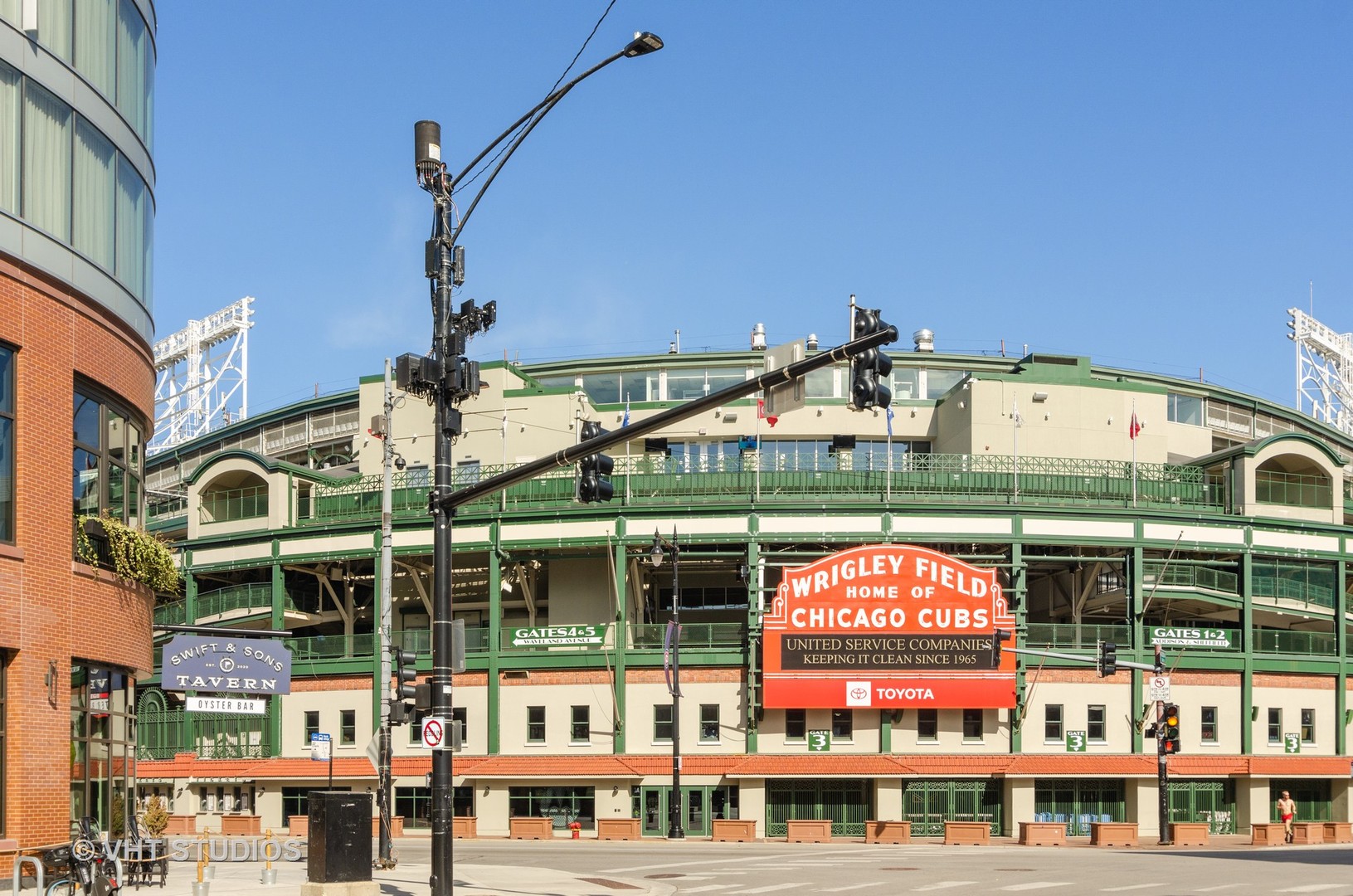 1137 West Addison Street, Unit 2 Chicago, IL 60613 - Photo 14 of 19 a view of a building with a lot of windows