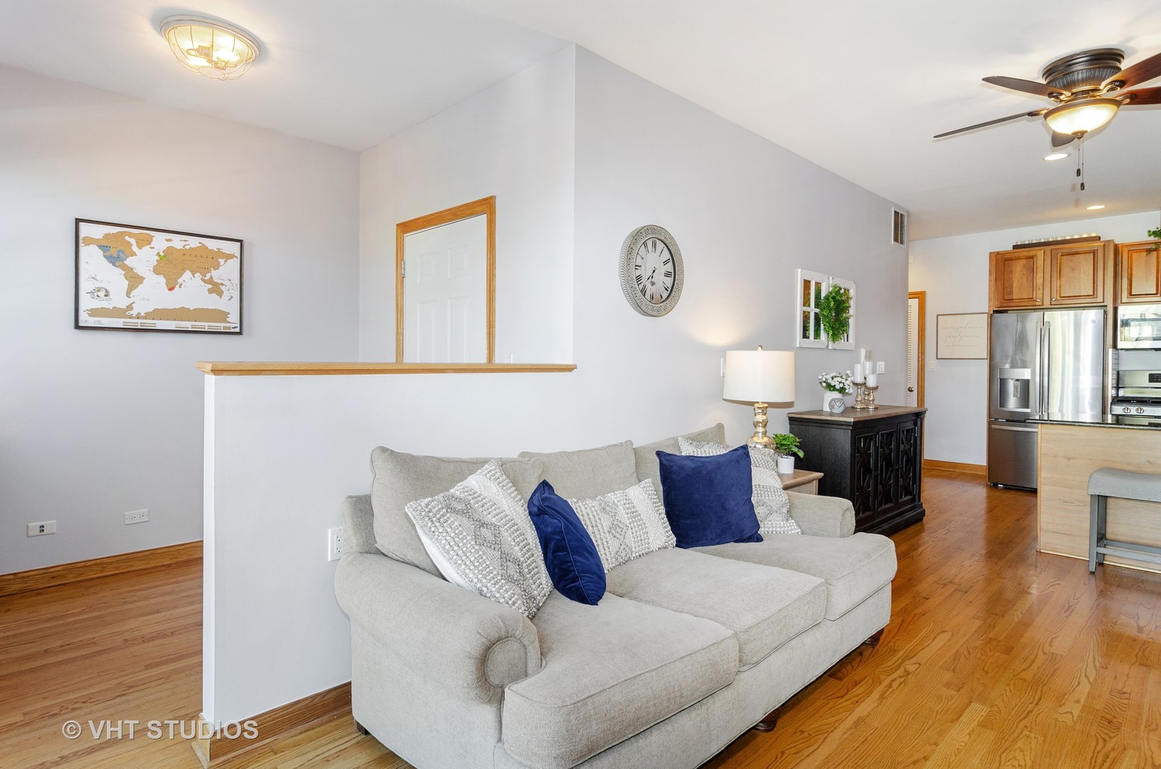 1137 West Addison Street, Unit 2 Chicago, IL 60613 - Photo 4 of 19 a living room with furniture and wooden floor