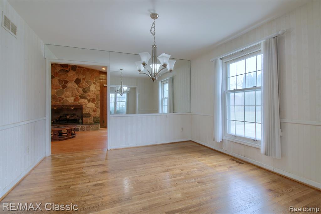 33951 Old Timber Road Farmington Hills, MI 48331 - Photo 3 of 40