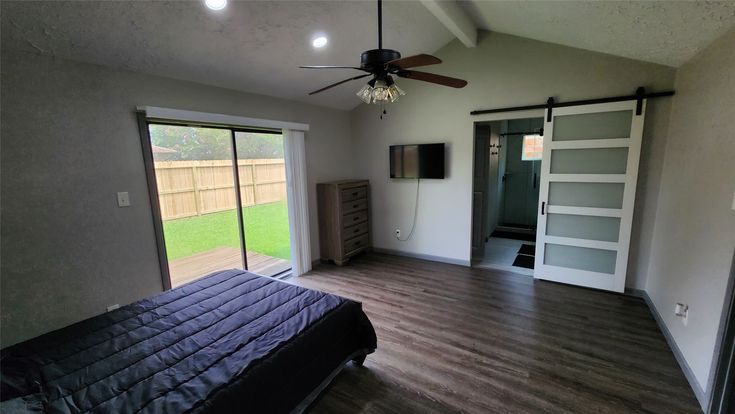 9735 Stonemont Road La Porte, TX 77571 - Photo 5 of 11 a bedroom with a bed and a window