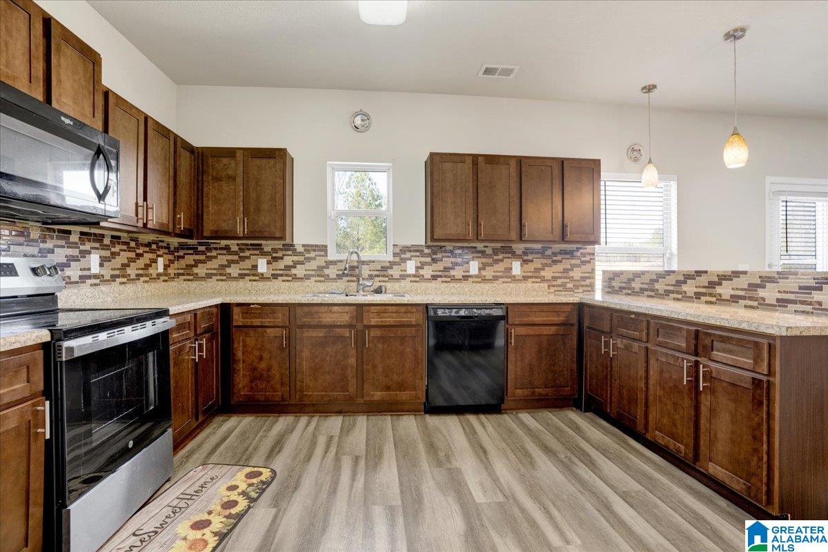 820 Clover Circle Springville, AL 35146 - Photo 3 of 33