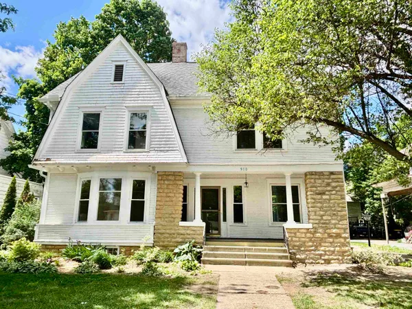 $249,900 | 910 North State Street, Belvidere, IL 61008