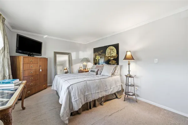 $259,900 | 297 Merrick Road, Unit D 1, Amityville, NY 11701