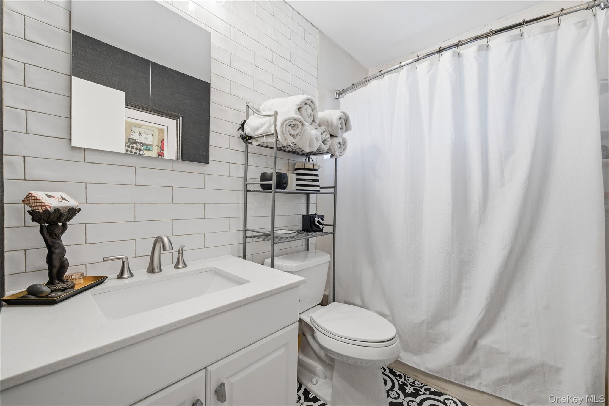 297 Merrick Road, Unit D 1 Amityville, NY 11701 - Photo 15 of 21