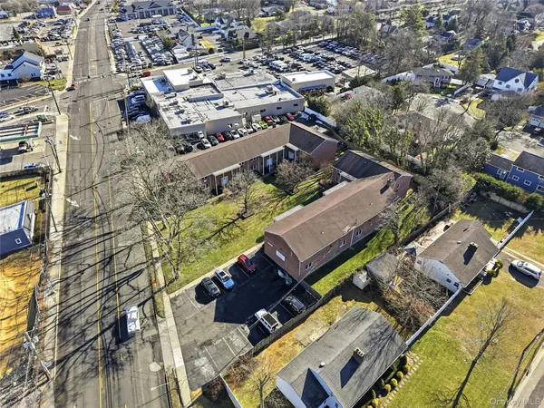 $259,900 | 297 Merrick Road, Unit D 1, Amityville, NY 11701