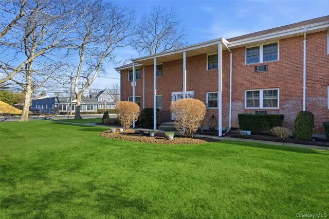 $265,000 | 297 Merrick Road, Unit D 1, Amityville, NY 11701