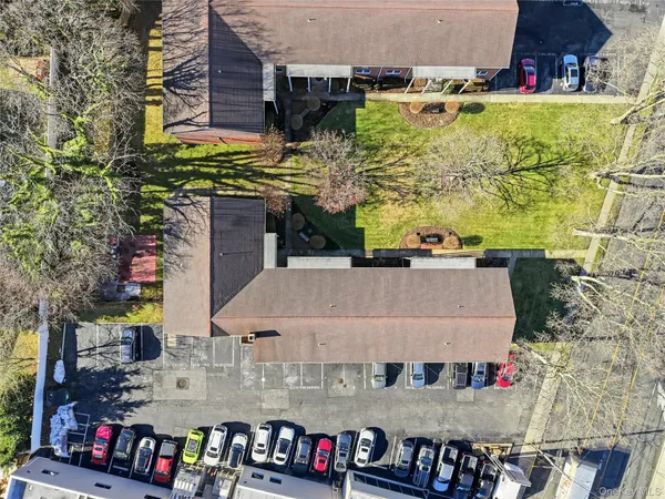 $259,900 | 297 Merrick Road, Unit D 1, Amityville, NY 11701
