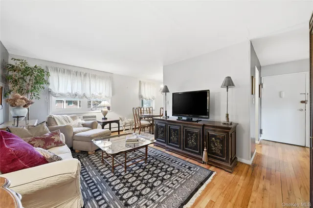 $265,000 | 297 Merrick Road, Unit D 1, Amityville, NY 11701