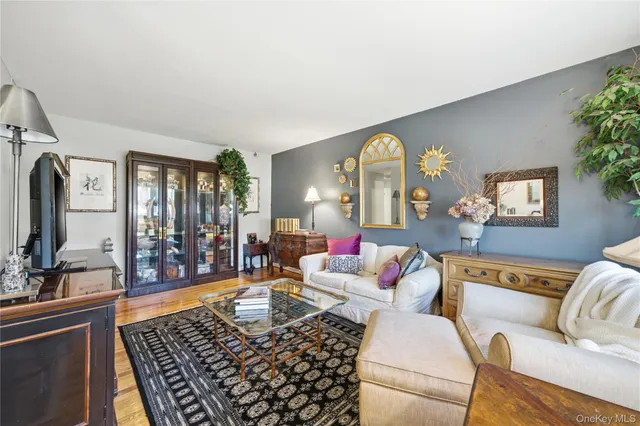 $265,000 | 297 Merrick Road, Unit D 1, Amityville, NY 11701