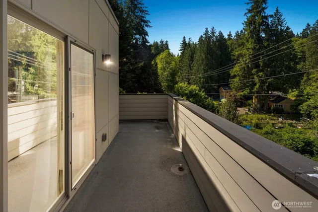 a view of entryway and hall