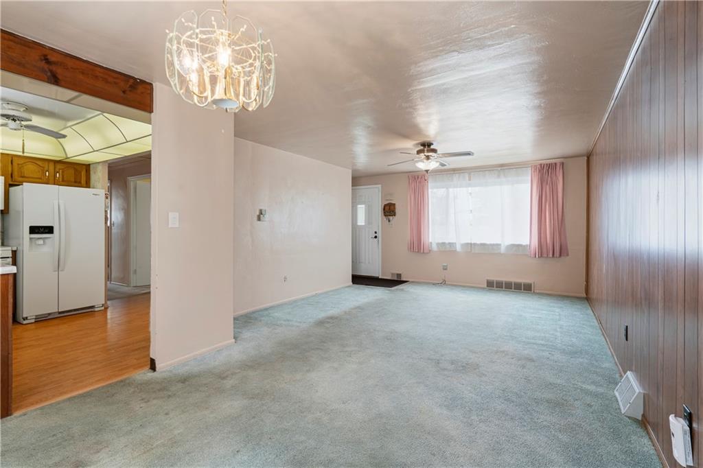 588 Lindsay Road Carnegie, PA 15106 - Photo 3 of 25 Gallery Image 3