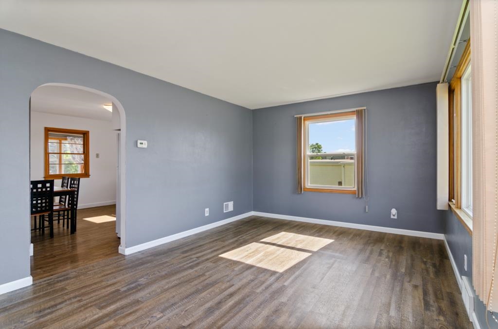 335 East Cedar Street Pulaski, WI 54162 - Photo 2 of 39