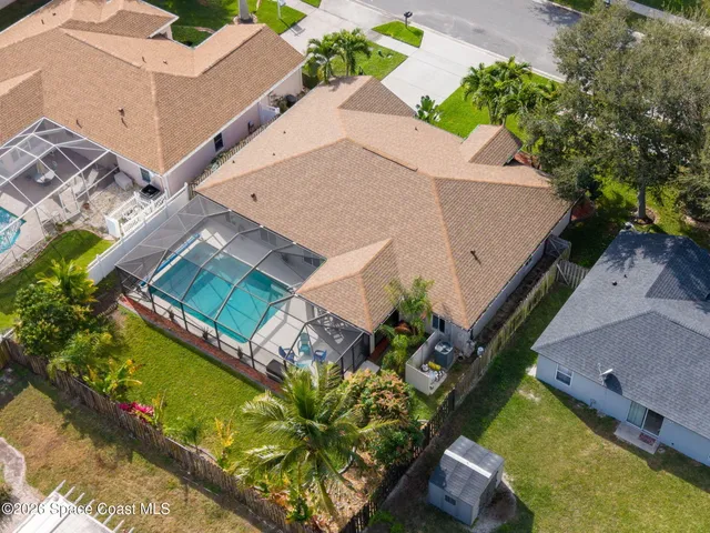 a black and white photo of a picture