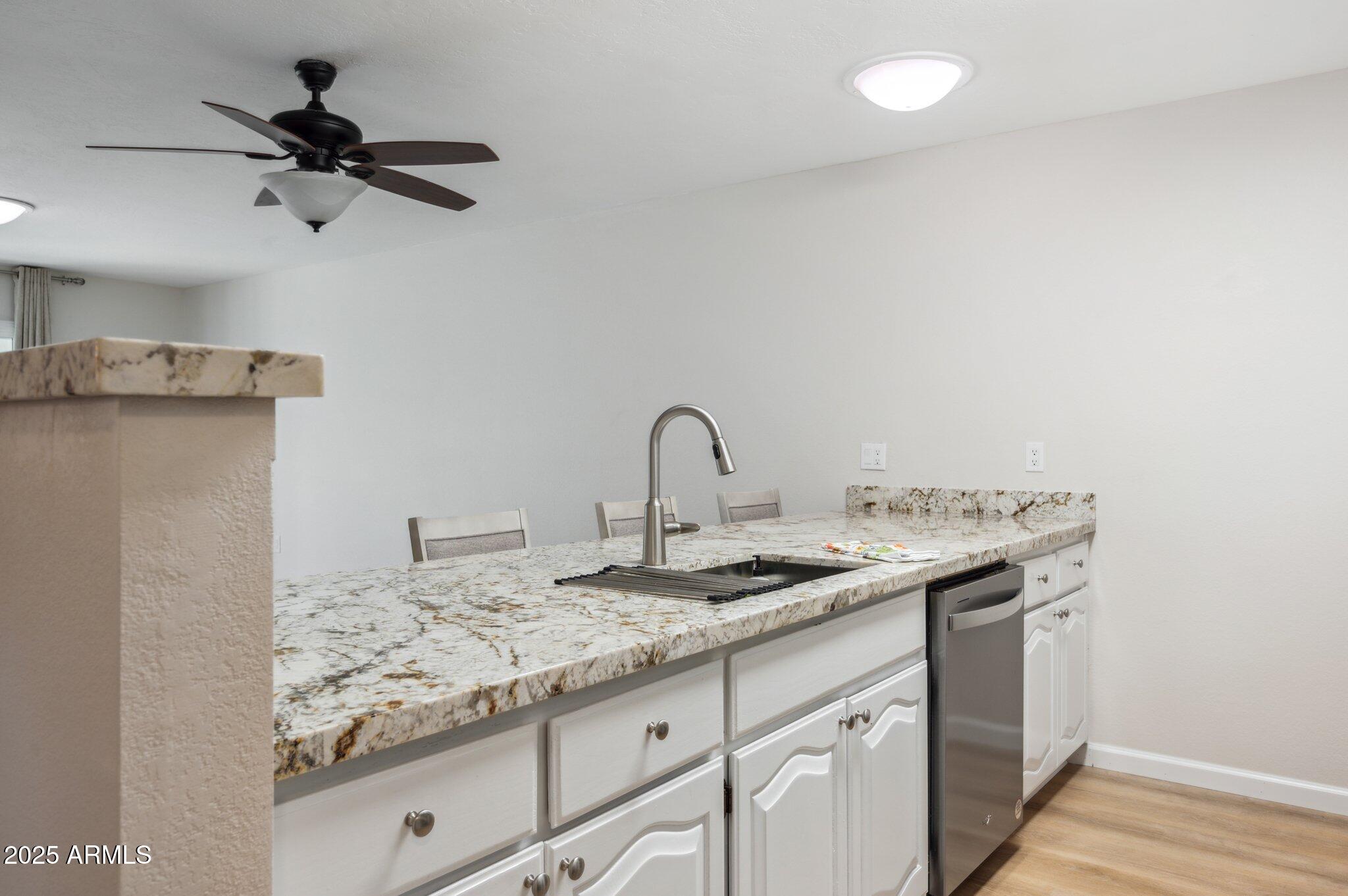 1021 South Greenfield Road, Unit 1106 Mesa, AZ 85206 - Photo 5 of 36 Granite countertop