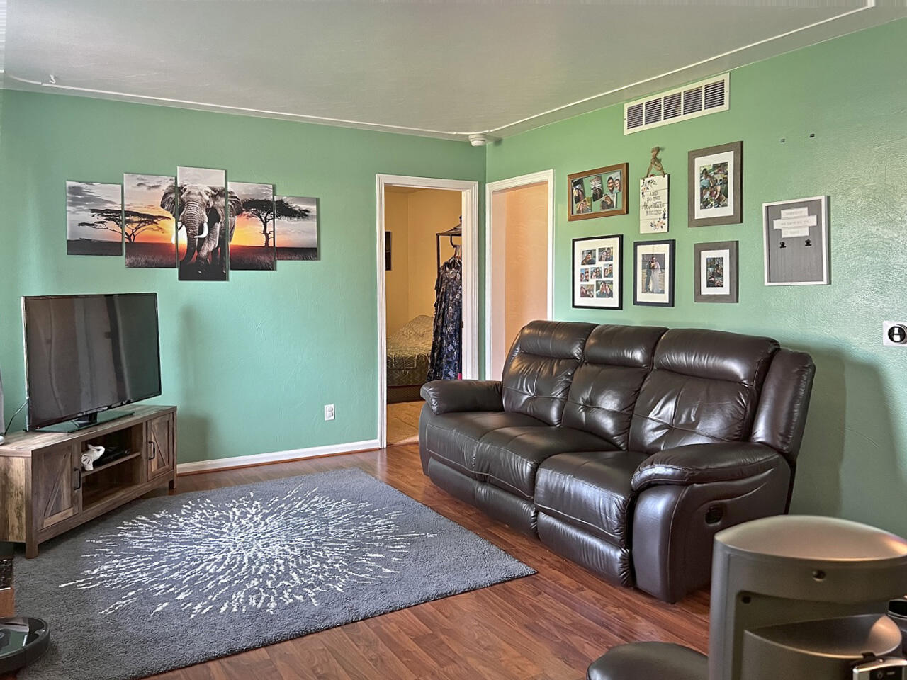 209 North 21st Street Springfield, MI 49037 - Photo 4 of 23 209 N 21st Street 04 Living Room