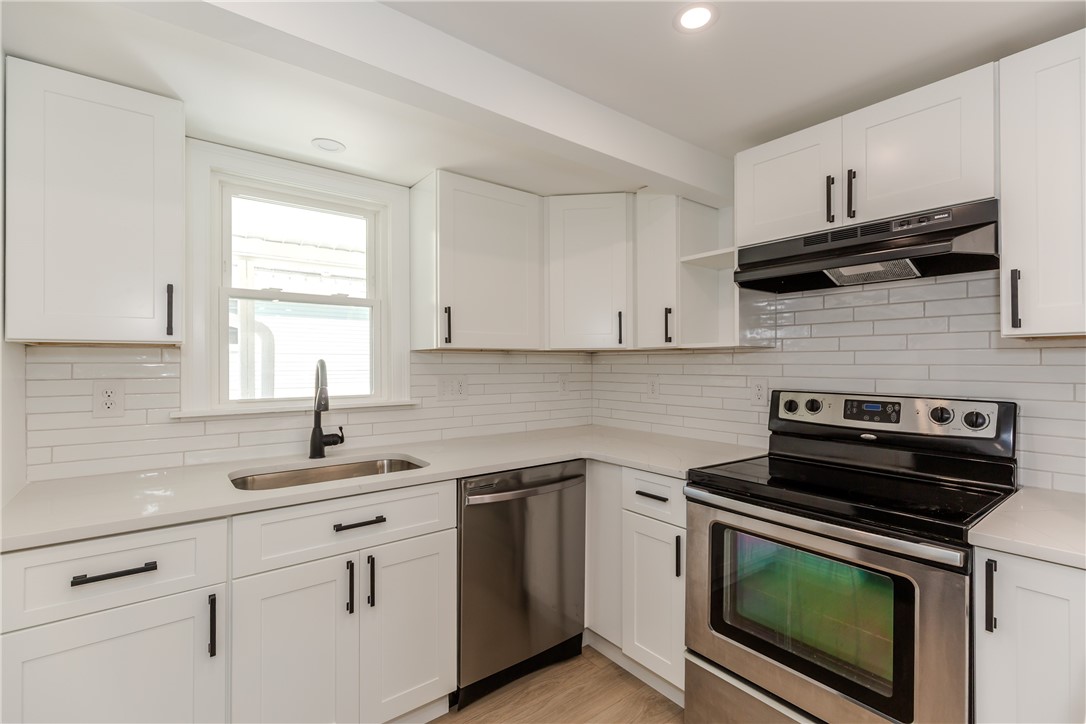 19 Leigh Road Cumberland, RI 02864 - Photo 10 of 31 Kitchen
