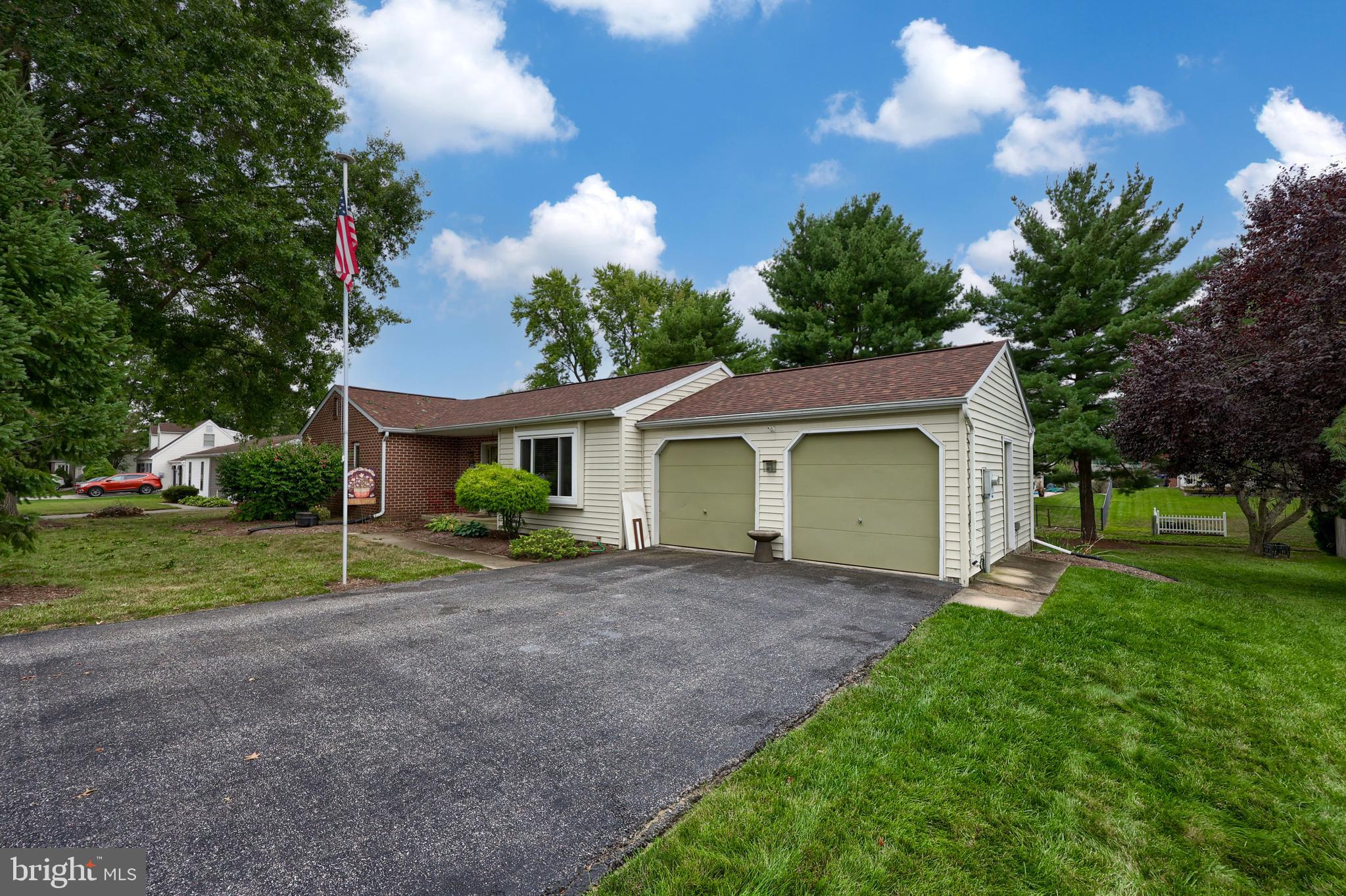 330 Norhurst Road York, PA 17402 - Photo 1 of 33 Gallery Image 1