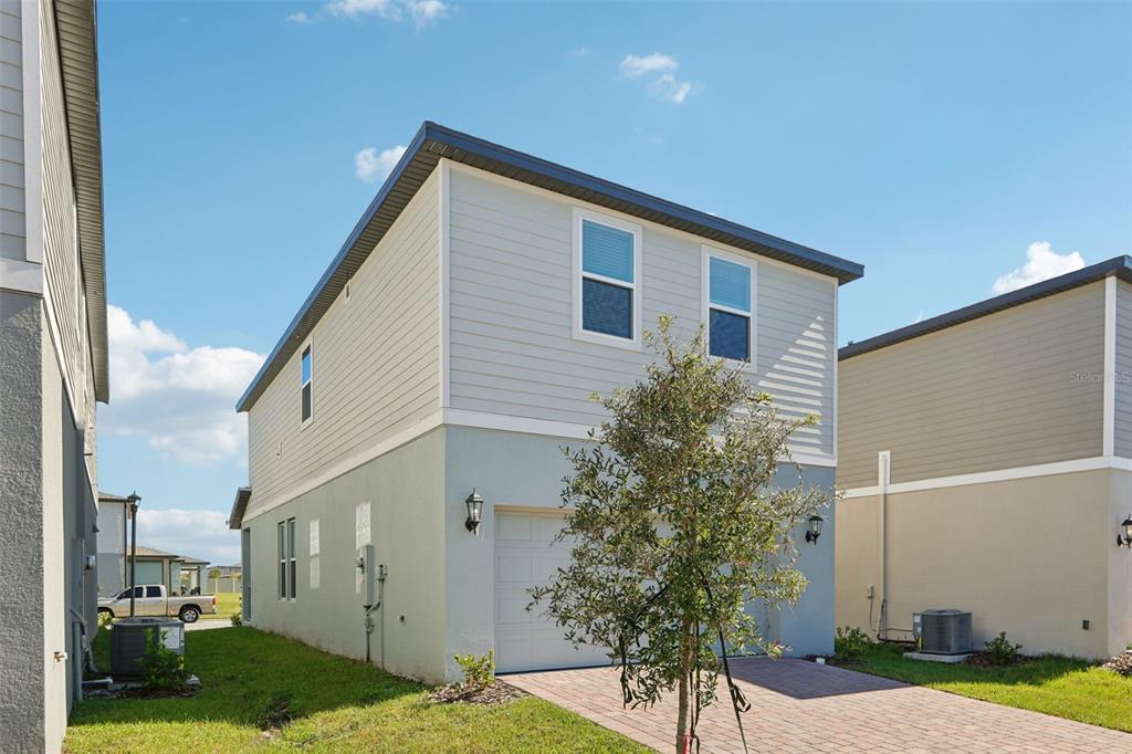 4574 Homestead Trail St. Cloud, FL 34772 - Photo 30 of 31 a backyard of a house with plants and tree