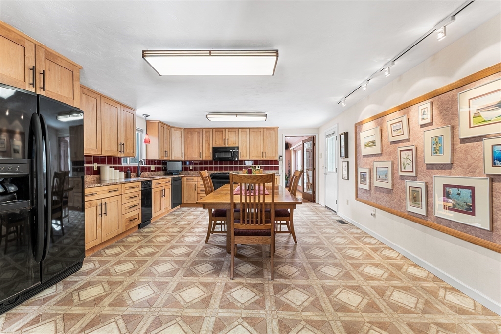 28 Johnson Road Sutton, MA 01590 - Photo 6 of 25