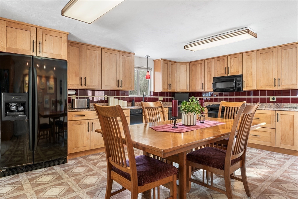 28 Johnson Road Sutton, MA 01590 - Photo 7 of 25