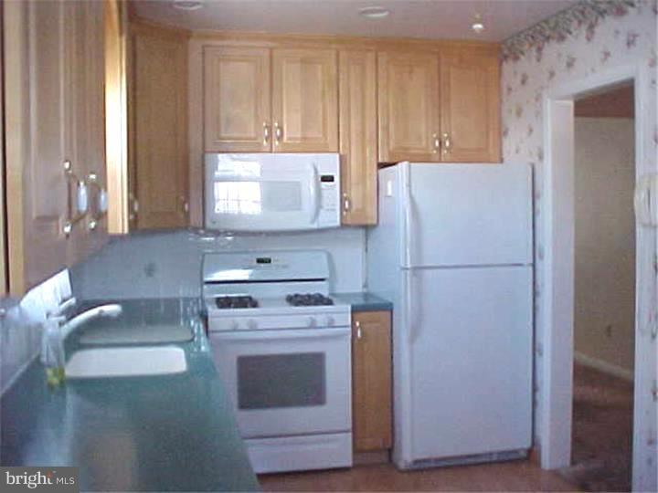 122 Beechwood Road Brookhaven, PA 19015 - Photo 5 of 16 Gallery Image 5