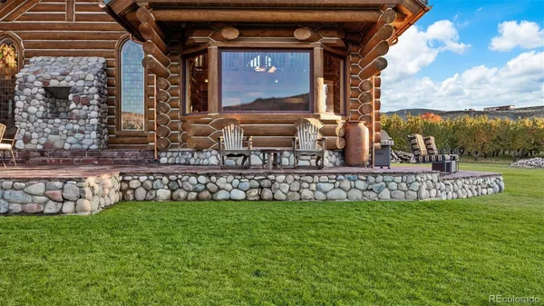 a view of a back yard of the house