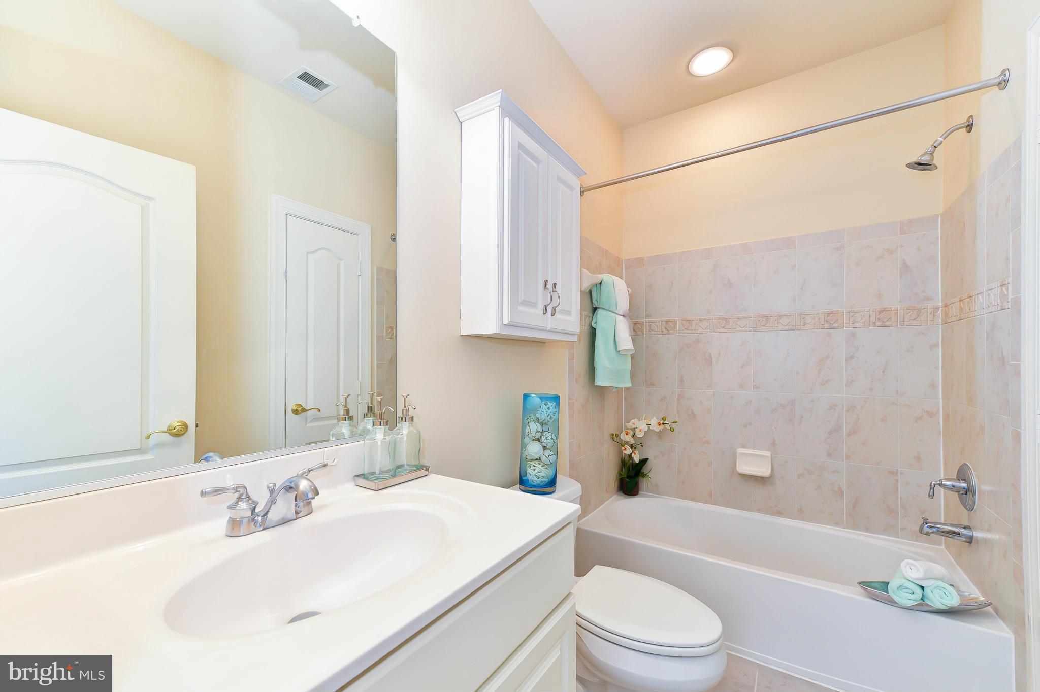 1728 Carpenter Road Alexandria, VA 22314 - Photo 15 of 29 a bathroom with a sink a toilet tub and shower