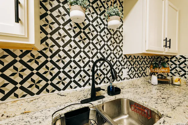 $1,700 | 168 Halliday Avenue, San Antonio, TX 78210