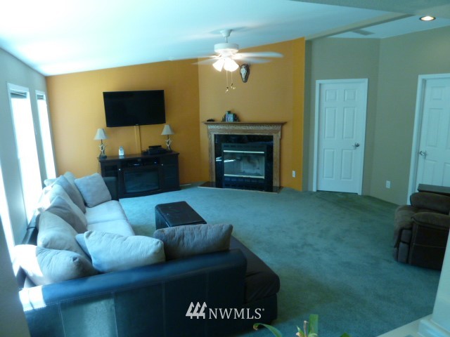 18631 Southeast 162nd Street Renton, WA 98058 - Photo 11 of 25 Gallery Image 11