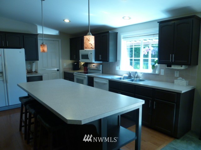 18631 Southeast 162nd Street Renton, WA 98058 - Photo 8 of 25 Gallery Image 8