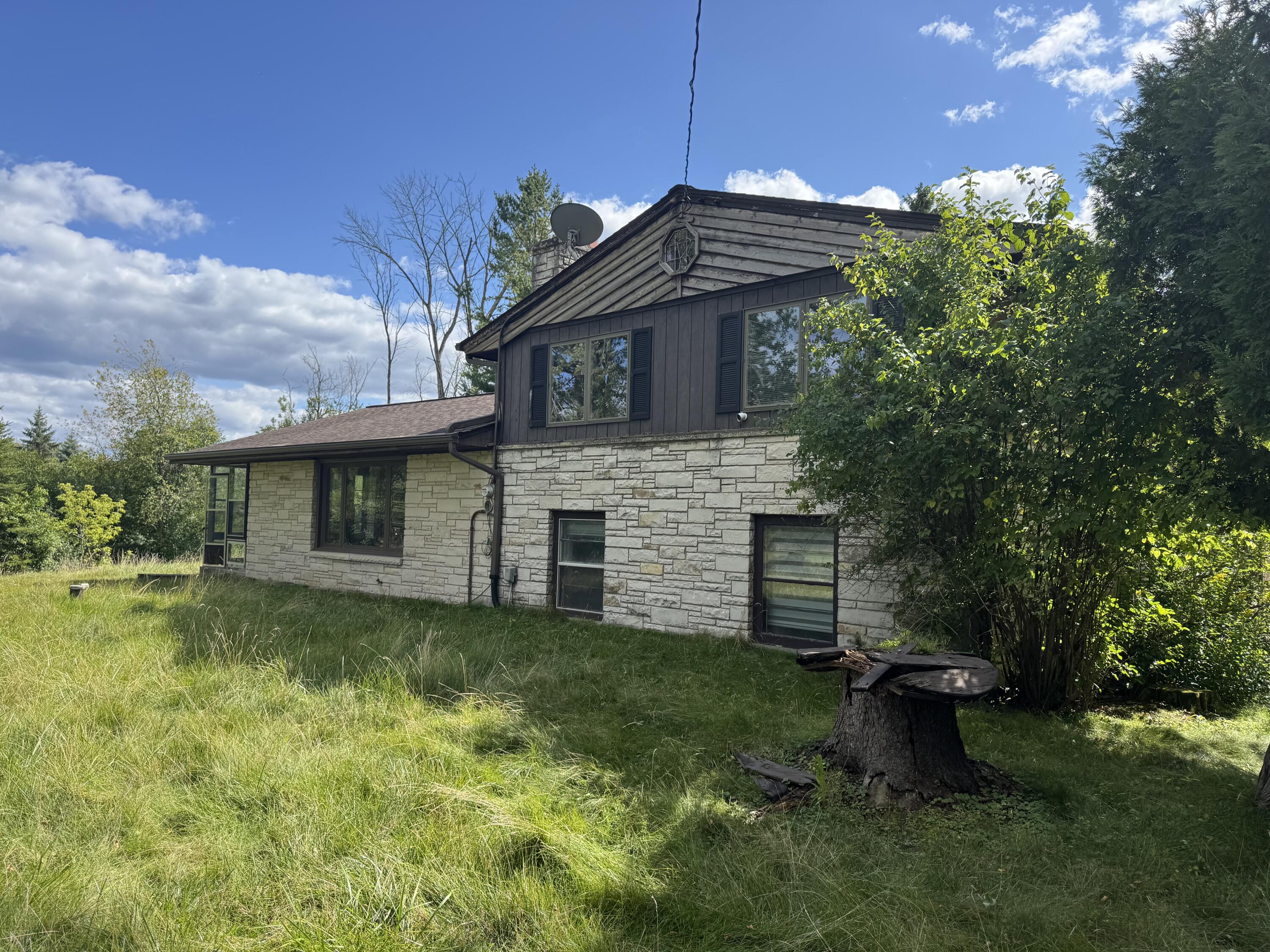 114 West Mequon Road Mequon, WI 53092 - Photo 4 of 5 IMG_1002