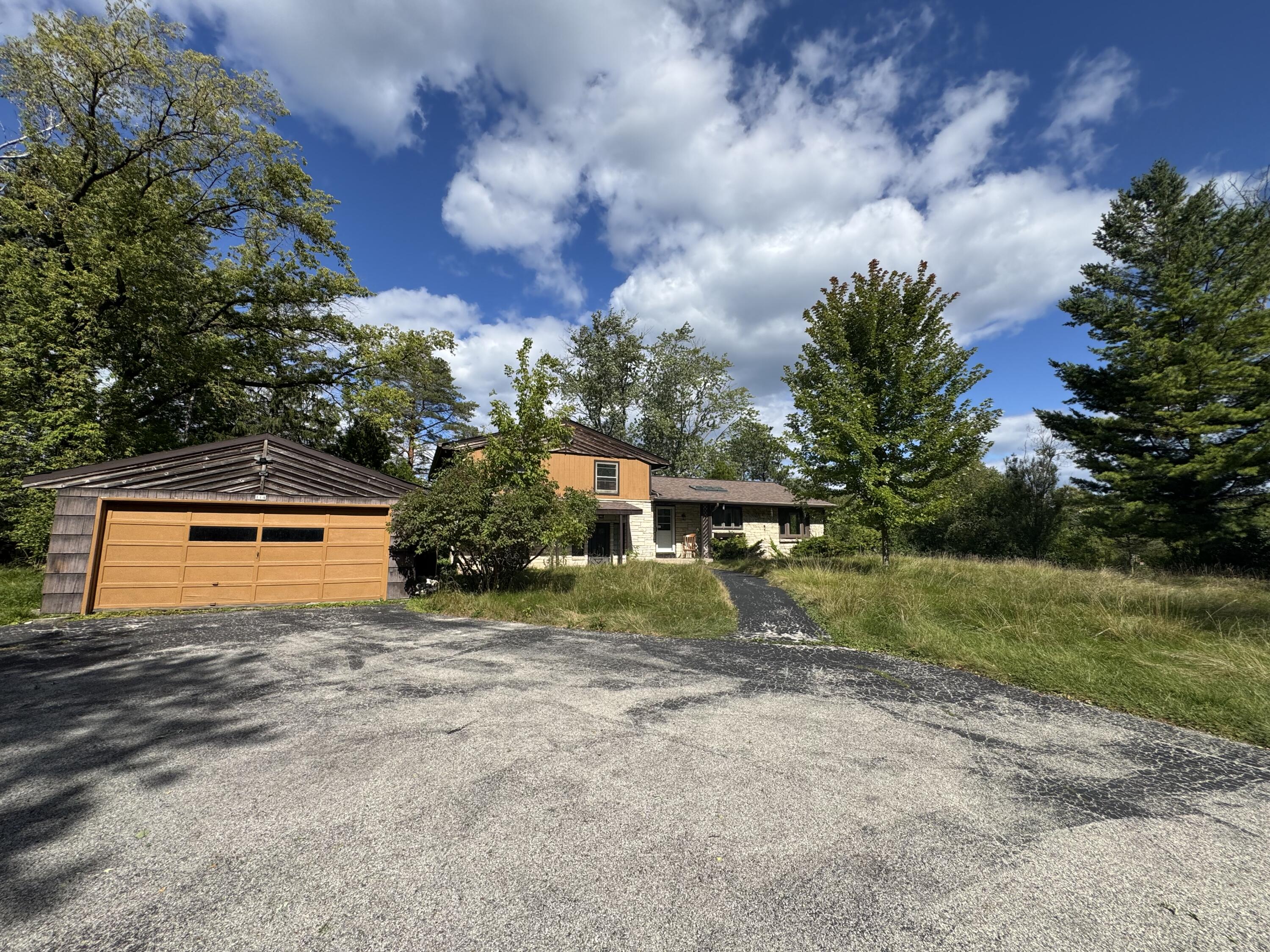 114 West Mequon Road Mequon, WI 53092 - Photo 5 of 5 IMG_1005 (3)