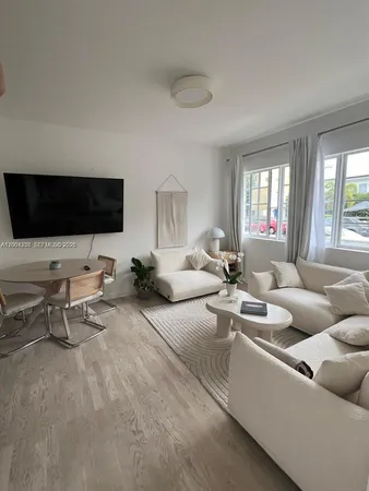 $2,200 | 810 7th Street, Unit 103, Miami Beach, FL 33139