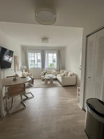 $2,200 | 810 7th Street, Unit 103, Miami Beach, FL 33139