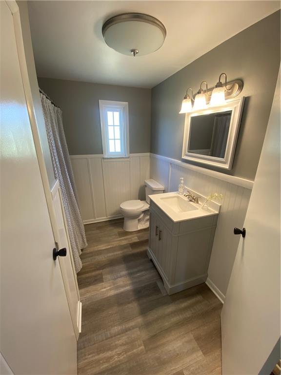 751 Lippencott Road Waynesburg, PA 15370 - Photo 5 of 14 a bathroom with a bathtub sink and mirror
