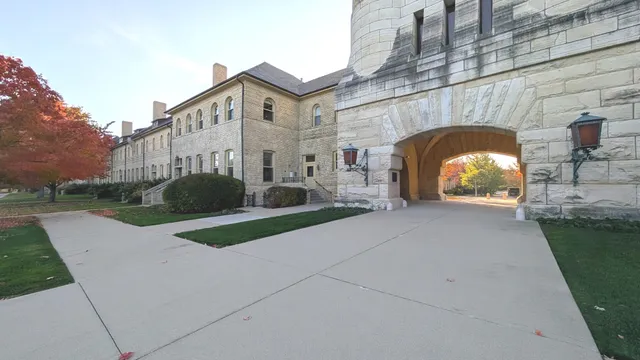 $3,600 | 210 Leonard Wood South, Unit 101, Highland Park, IL 60035