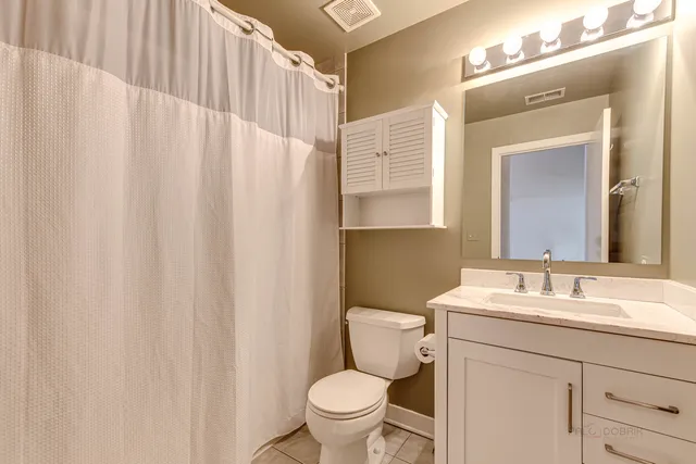 $3,600 | 210 Leonard Wood South, Unit 101, Highland Park, IL 60035