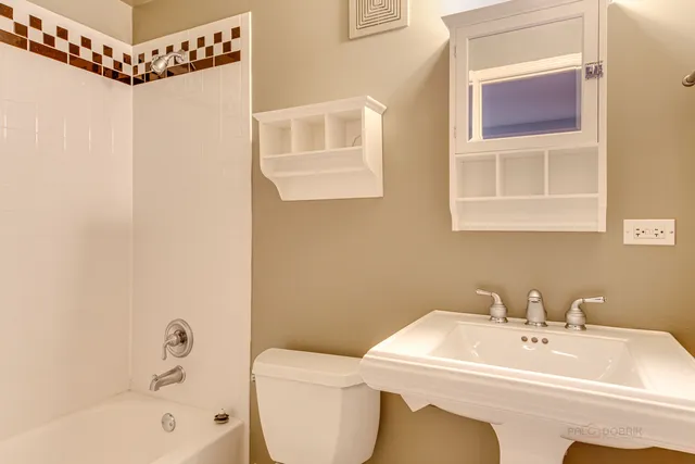 $3,600 | 210 Leonard Wood South, Unit 101, Highland Park, IL 60035